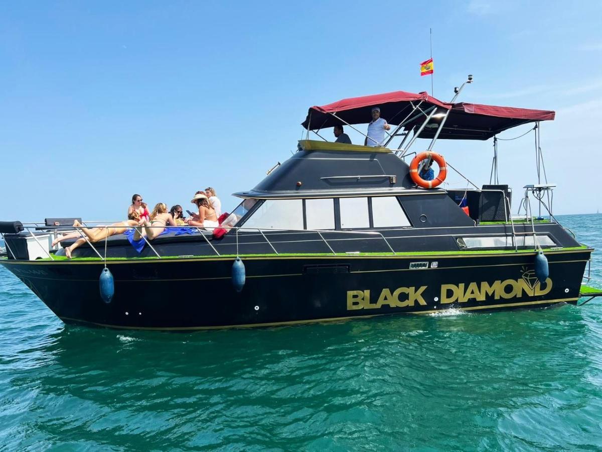 Black Diamond Hotel en barco